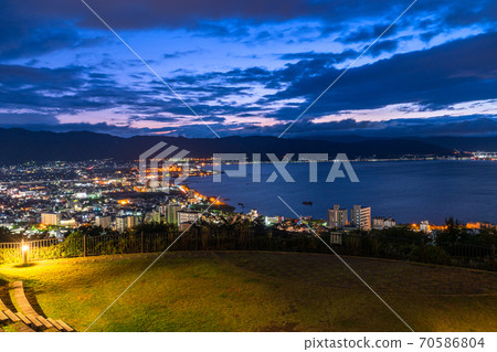 《Nagano Prefecture》 Night view of Lake Suwa, view of Tateishi Park 70586804