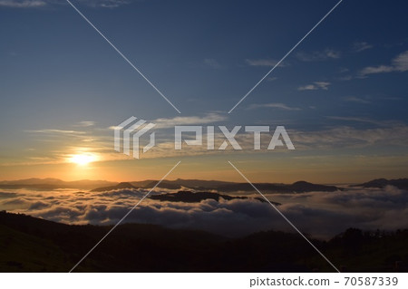 Sea of clouds Sea of clouds 70587339