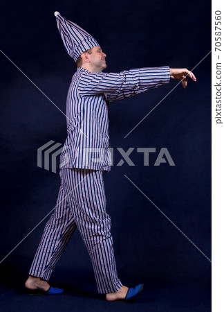 sleepwalker 70587560