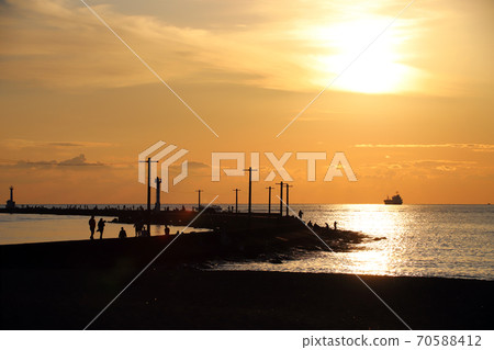 三國日落海灘(福井縣坂井市三國鎮)日落 三國日落海灘(福井縣坂井市三國鎮)日落 70588412