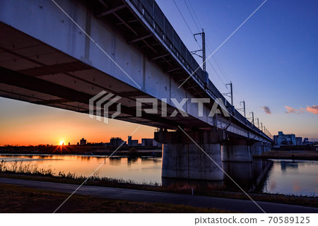 (Saitama) Sunrise and Arakawa Bridge (Saitama) Sunrise and Arakawa Bridge 70589125