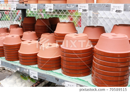 Flowerpots sold at home improvement stores Flowerpots sold at home improvement stores 70589515