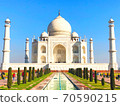 Asia / India / Taj Mahal (horizontal) 70590215