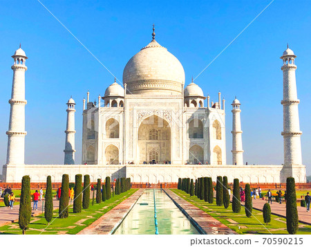 Asia / India / Taj Mahal (horizontal) 70590215