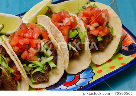 Mexican food tacos 70590565