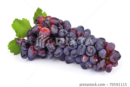 Grapes with leaves isolated on white backgrounds. 70591115