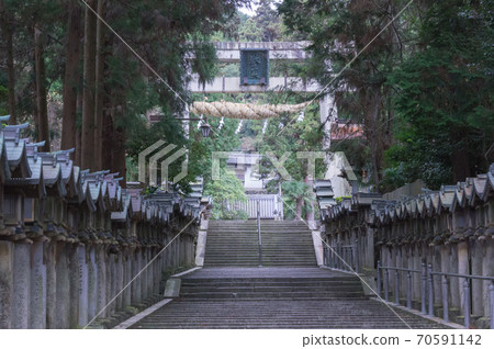 Stone steps and lanterns of Hozan-ji Temple, Ikoma City, Nara Prefecture 70591142