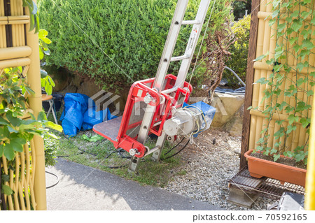 Unloading machine at construction site Unloading machine at construction site 70592165