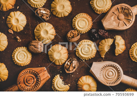 Flat-lay of Turkish traditional Hatay semolina Flat-lay of Turkish traditional Hatay semolina 70593699
