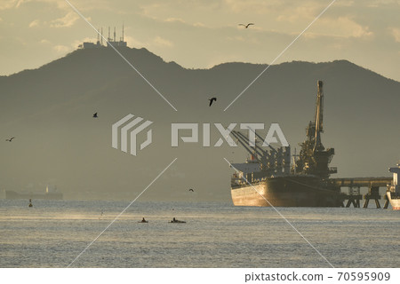 Photographed the autumn scenery of a cargo ship and a conveyor belt unloading to a cement factory in Hokuto City, Hokkaido in the early morning Photographed the autumn scenery of a cargo ship and a conveyor belt unloading to a cement factory in Hokuto City, Hokkaido in the early morning 70595909