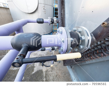 Industrial cooler unit with rubbery vibration silenter. 70596581