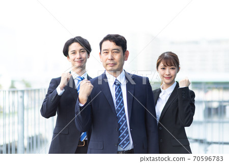 Boss and subordinate fist-pumping photo material Boss and subordinate fist-pumping photo material 70596783