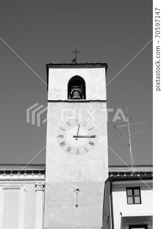 The Cathedral of Santa Maria Maddalena.  A view of the clock tower of the Cathedral of Santa Maria Maddalena in Desenzano.  Desenzano is a resort town on the edge of Lake Garda in Italy. 70597147