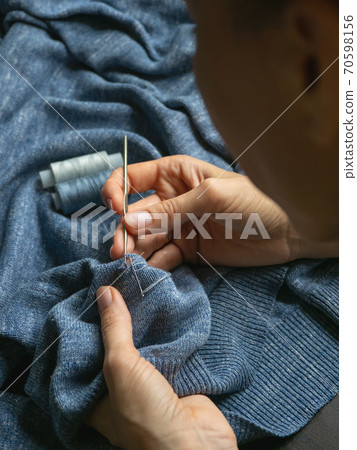 A hole in the clothing. Clothing restoration. A hole in the clothing. Clothing restoration. 70598156