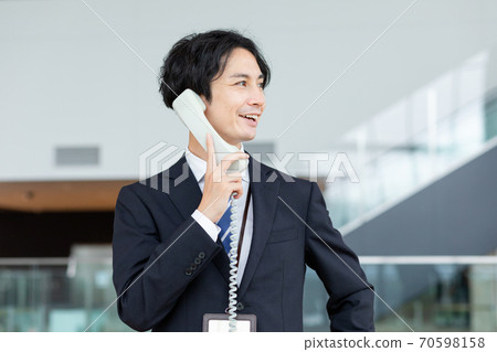 Businessman making a phone call in the office photo material Businessman making a phone call in the office photo material 70598158
