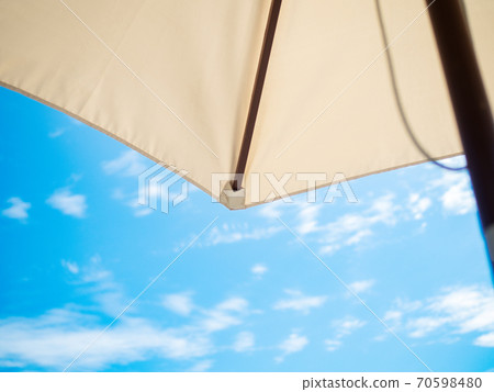 Blue sky and umbrella 70598480