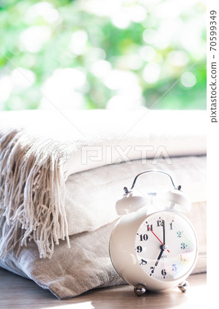 鬧鐘和床單 70599349
