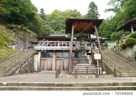 Tateishi Temple Okunoin and the Great Buddha Hall Tateishi Temple Okunoin and the Great Buddha Hall 70599869