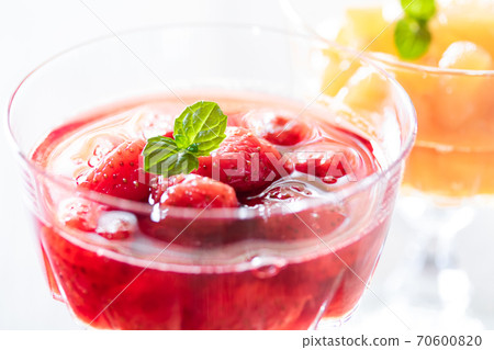 Homemade confiture with modest sweetness, strawberries and apples Homemade confiture with modest sweetness, strawberries and apples 70600820