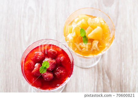 Homemade confiture with modest sweetness, strawberries and apples Homemade confiture with modest sweetness, strawberries and apples 70600821
