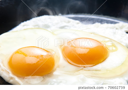 Fried egg 70602739