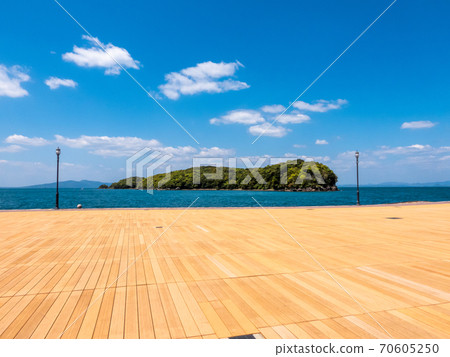 海濱公園甲板,大海和藍天 海濱公園甲板,大海和藍天 70605250