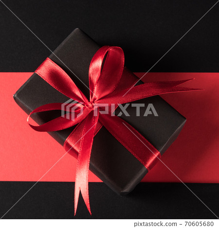 Gift box wrapped black paper and black bow ribbon present Gift box wrapped black paper and black bow ribbon present 70605680
