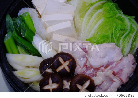 Hot pot dish of birds and Chinese cabbage (7) Hot pot dish of birds and Chinese cabbage (7) 70605885