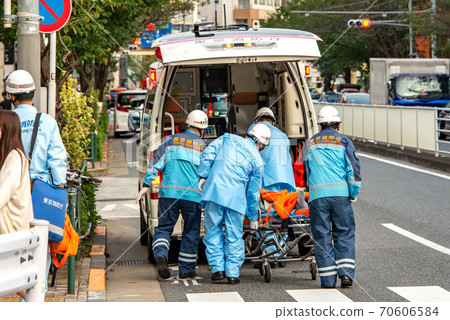 Ambulance transport 70606584