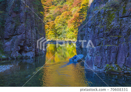 Autumn view of Sandankyo, a special scenic spot in the country 70608331