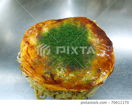 Okonomiyaki eaten in Okonomiyaki Village 70611170