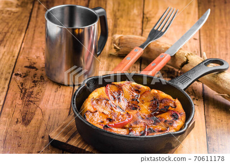 Baked apple confectionery Tarte Tatin style Baked apple confectionery Tarte Tatin style 70611178