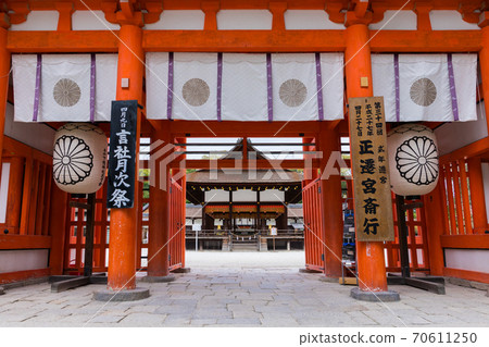 京都下鴨神社的塔門 70611250