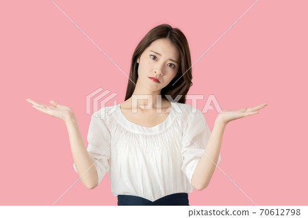 Women to compare 70612798