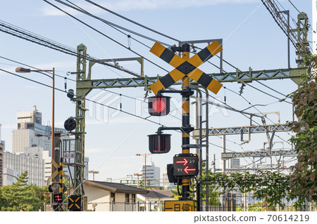 Railroad crossing near Shinagawa Station 70614219