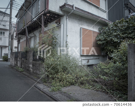 Management problems of vacant houses where no one lives without heirs 70614436