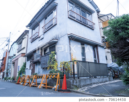 Management problems of vacant houses where no one lives without heirs 70614438