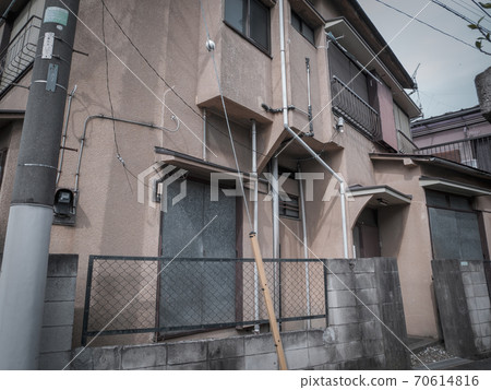 Management problems of vacant houses where no one lives without heirs 70614816