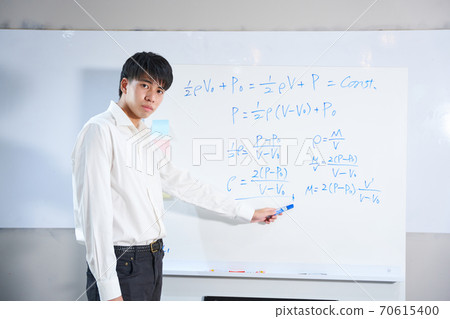 補習班講師,考試學習,預備學校,預備學校,補習班,考試,科學指導,白板,數學公式,數學 補習班講師,考試學習,預備學校,預備學校,補習班,考試,科學指導,白板,數學公式,數學 70615400