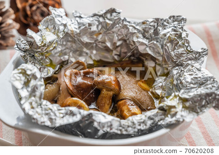鋁箔烤天然蘑菇 70620208