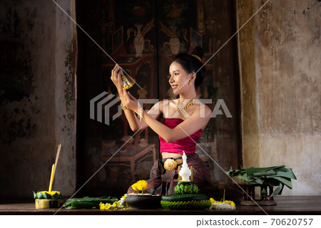Thai girl in traditional dress costume making and decorating Krathong. Loy Krathong Festival. 70620757