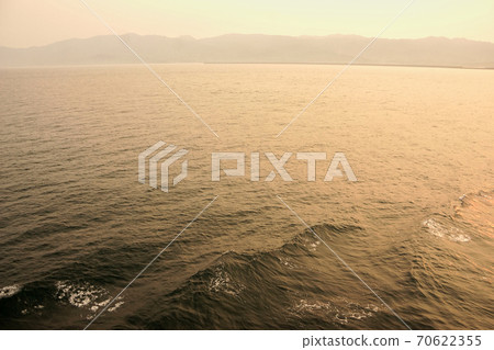 在夕陽下看到的島影 在夕陽下看到的島影 70622355