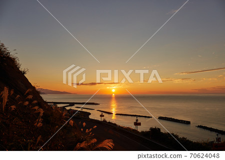 Evening view from the vicinity of Torigakubi Cape Lighthouse Joetsu City, Niigata Prefecture 70624048
