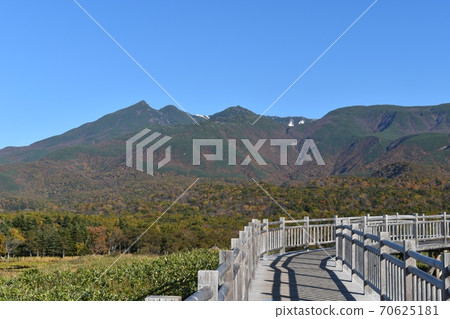 World Heritage Sites_Shiretoko Five Lakes_Promenade_Scenery_Shiretoko Mountain Range_Nature_7 70625181