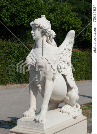 Sphinx in Lower Belvedere park Sphinx in Lower Belvedere park 70625624