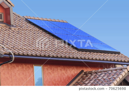 Eco-house Western-style roof, solar panels and blue sky 70625698