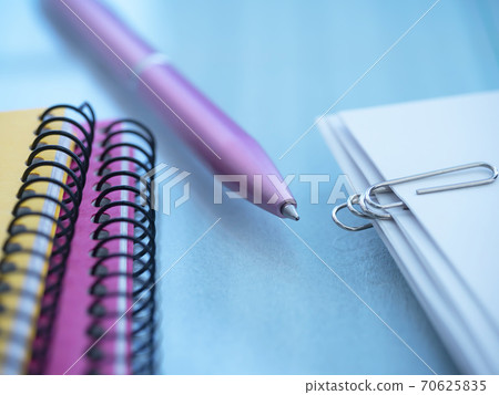 企業形象,文件,筆記本,女人 企業形象,文件,筆記本,女人 70625835