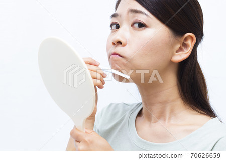 Women in their 30s Care for unwanted hair Women in their 30s Care for unwanted hair 70626659