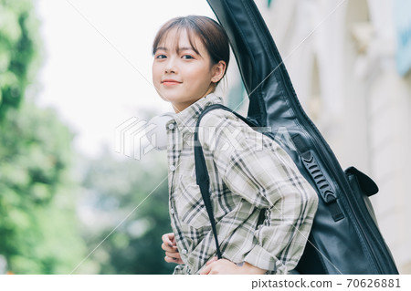 Beautiful woman, guitar, streetlife Beautiful woman, guitar, streetlife 70626881