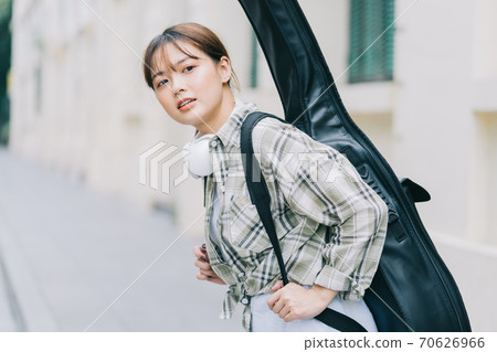 Beautiful woman, guitar, streetlife Beautiful woman, guitar, streetlife 70626966